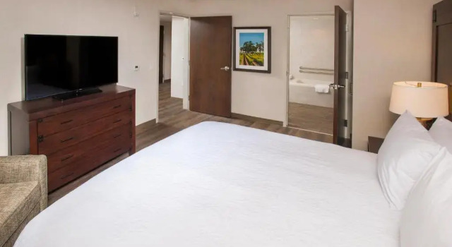 Люкс Hilton Garden Inn Burbank Los Angeles