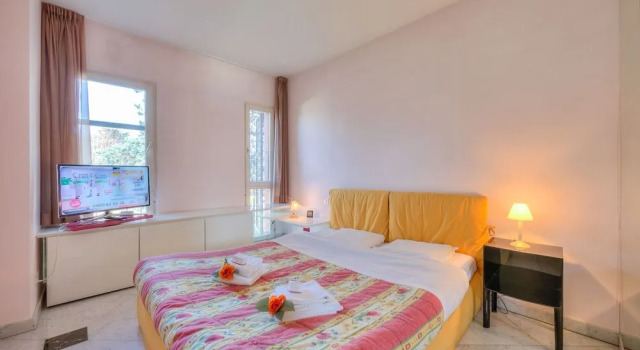 Residenza Borgo Rustico, Prenota Appartamento Hotel a Canton Ticino con piscina, Piscina