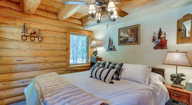 Lake Almanor Cabin w/ Deck & Beach Access