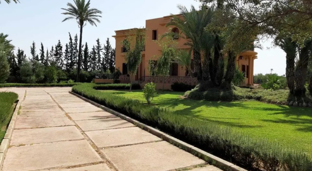 Villa MMN  Marrakech, Забронировать Вилла Отели Марракеш-Тенсифт-Эль-Хауз с парковкой, Парковка