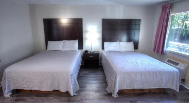 Четырёхместный номер Standard Hofbrau Riverfront Hotel