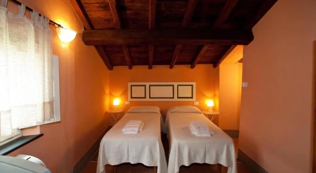 Il Nido Nella Bionda, Book Hotel Brugnato Ligurien