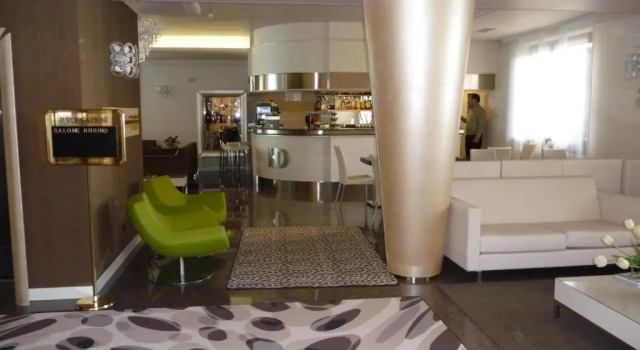 Hotel Desenzano, Забронировать Отель Отели в центре Дезенцано-дель-Гарды с завтраком, отели в центре Дезенцано-дель-Гарды с завтраком