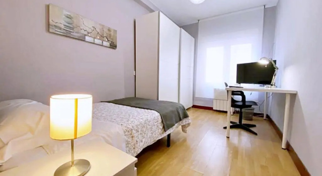 Apartamentos Milán 1 wifi y parking gratuito, Забронировать Апартаменты/квартира Апартаменты Овьедо, рядом с Больница Центрального университета Астурии, Апартаменты/квартира