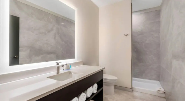 Четырёхместный номер Standard с балконом и с видом на сад Grant Street Inn, an Ascend Collection Hotel