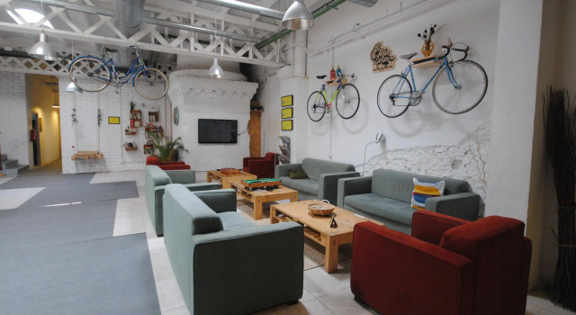 Bed & Bike Barcelona, Забронировать Хостел Хостелы Барселоны, рядом с Бенедиктинский монастырь Sant Pere de les Puelles, Хостел