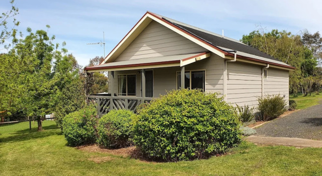 Коттедж Deluxe с 2 комнатами с красивым видом из окна Neerim Country Cottages