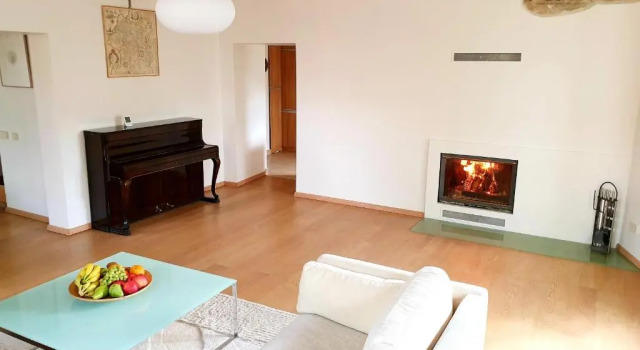 Exceptional Uzupis Bridge 3 Bedroom Apartment, Забронировать Апартаменты/квартира Вильнюс Вильнюсский уезд, рядом с Костел Святой Анны