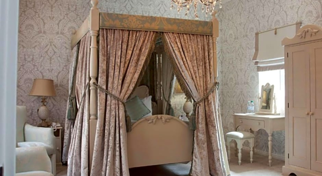 Двухместный люкс Four Poster St James Hotel; BW Premier Collection
