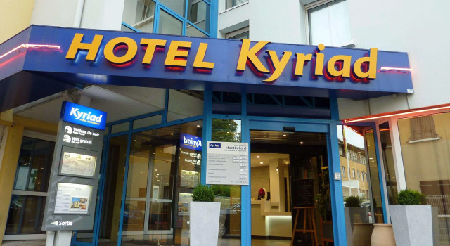 Kyriad Montbeliard Sochaux, Rezerwuj Hotel Hotele w Doubs z basenem, Basen