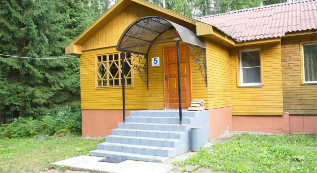 Четырёхместный коттедж Standard База отдыха Пушкиногорье