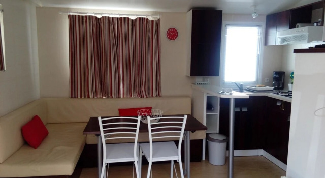 Bungalow With 2 Bedrooms in Lamastre, With Pool Access, Furnished Terr, Prenota Hotel Hotel a Alvernia con parcheggio, Parcheggio