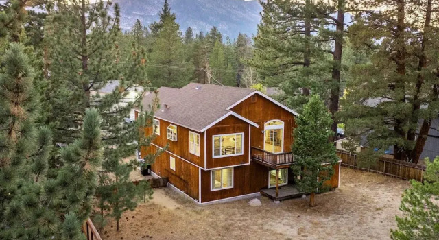 Коттедж Blitzen by Avantstay Pet-friendly Tahoe Retreat, Near Heavenly Ski Resort