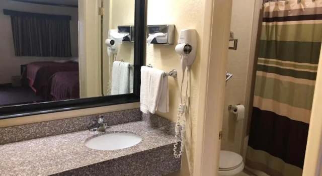 Четырёхместный номер Standard Flamingo Inn