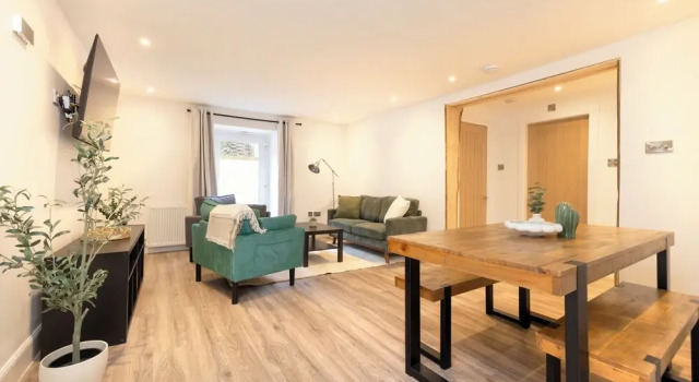 Апартаменты JOIVY 3BR Flat in Haymarket with Free Parking