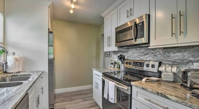 Апартаменты Cozy Sarasota Retreat - 3 Blocks to the Coast!