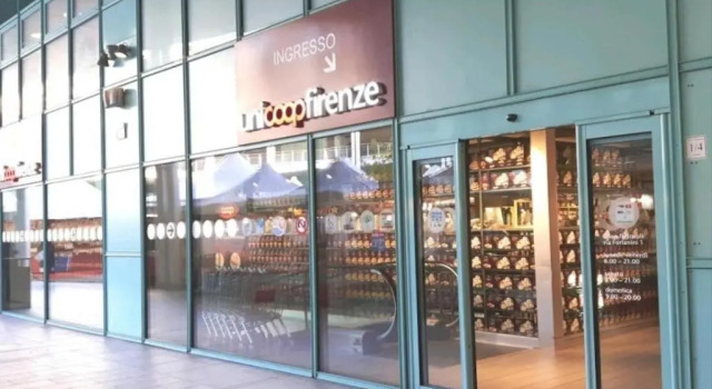 Godi Fiorenza Suite - Duomo a 15 Minuti e Aeroporto a 4 Minuti con Tramvia T2, Book Hotel Hotels in Florence with Parking, Parking