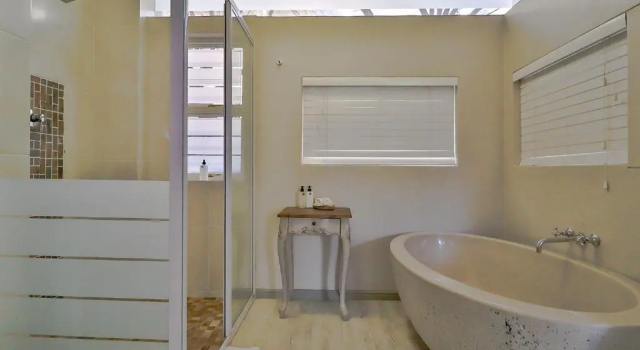 Двухместный номер Standard Hermanus Lodge on the Green - Solar Power