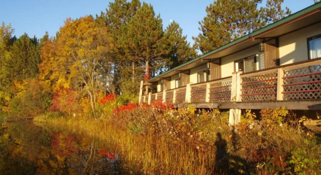 Standard Vierer Zimmer Riverside Motel