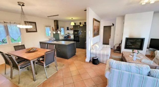 Beautiful House For 8 With Garden And Pool