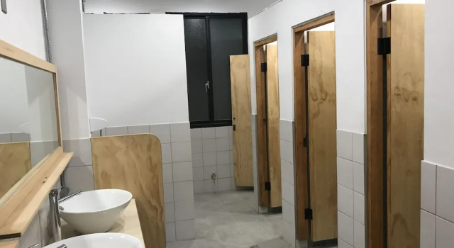 Кровать в общем номере с балконом Cao Ji Book Inn Hostel