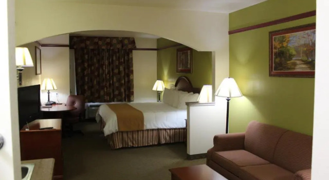 Budget Host Inn & Suites