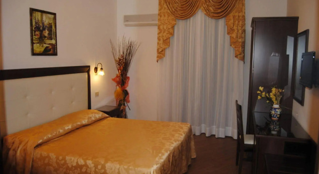 Hotel Soleado, Забронировать Отель Отели Таормина с бассейном, Бассейн
