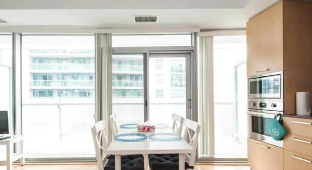 Perfectly Located Condo CN Tower View, Забронировать Отель Торонто Greater Toronto Area, рядом с Театр Принцесса Уэльса