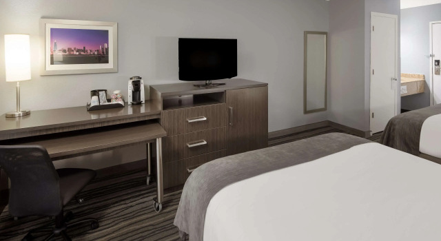 Четырёхместный номер Standard Best Western Riverside Inn