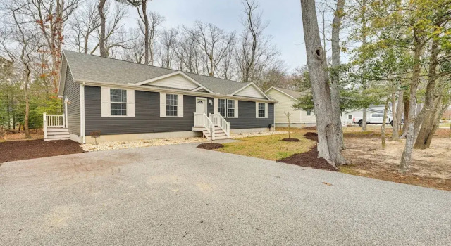 Коттедж 1 Mi to Outlets Ocean City: Home w/ Large Yard!