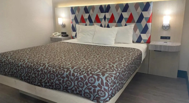 Люкс Days Inn & Suites by Wyndham Peachtree Corners Norcross