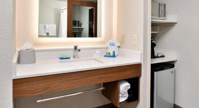 Номер Standard Holiday Inn Express Hotel & Suites North Kansas City by IHG