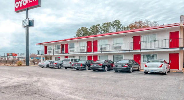 OYO Hotel Fayetteville S Eastern Blvd, Забронировать Отель Фаеттевилле Северная Каролина, рядом с Fayetteville Transportation Museum