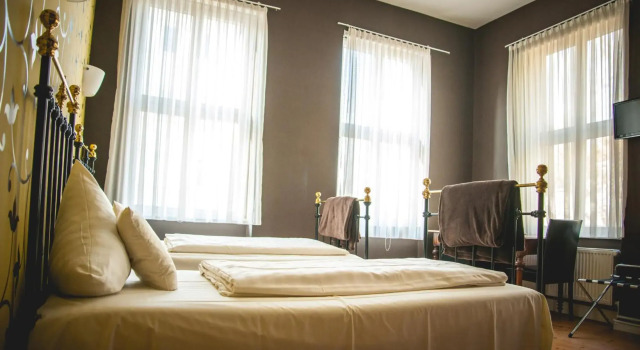 Hotel Alexander, Забронировать Отель Mitte Висбаден, рядом с Термальные источники Висбадена