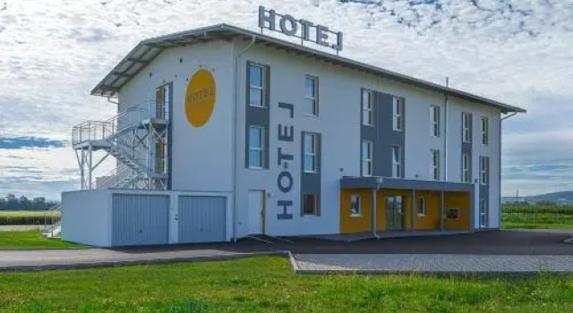 Hotel Tullnerfeld, Book Hotel Hotels in Mostviertel with a Pool, Swimming Pool