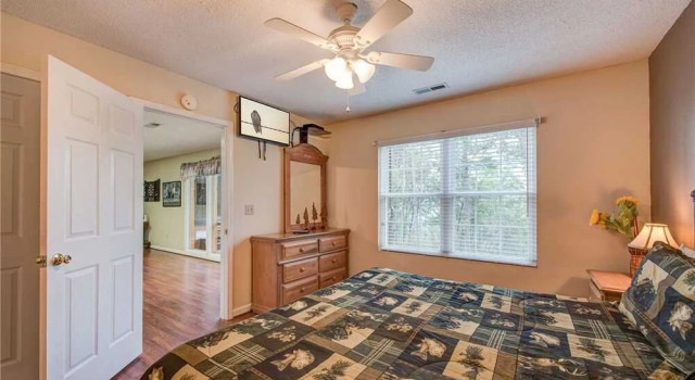 Twin View 2 Bedroom Mountain View Home with Hot Tub
