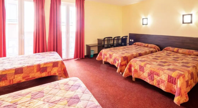 Трёхместный номер Superior Hôtel Estival Arriel entièrement climatisé