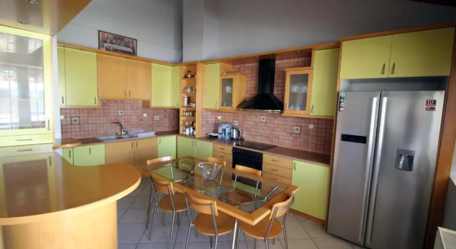 Апартаменты Lovely 150sqm maisonette with an attic in Larissa