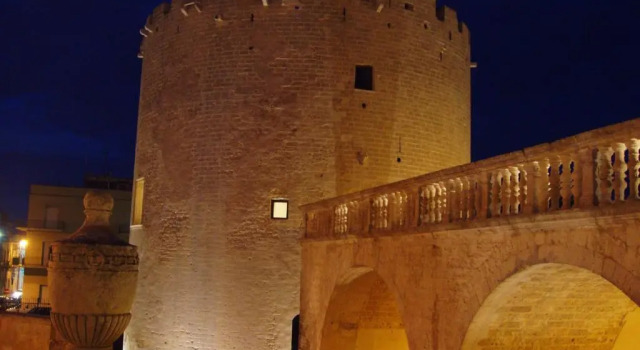 Suite Rosso & Nero, Забронировать Отель Лечче Саленто, рядом с Museo Sigismondo Castromediano