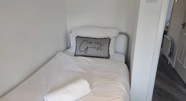 Familyfriendly- Sleeps5- Freeparking- Garden, Book Feriehus Villaer i Rochester, Villa