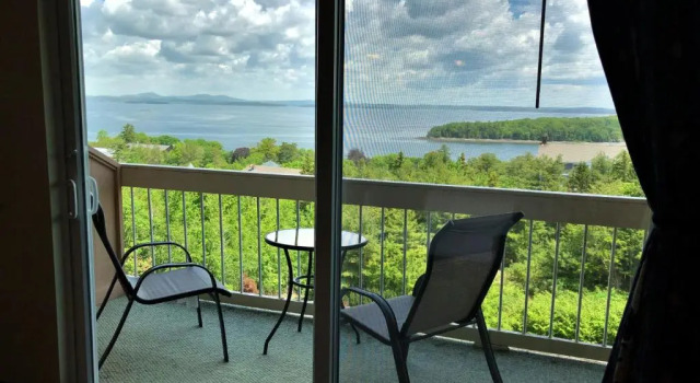 Четырёхместный номер Superior с балконом и с видом на океан Atlantic Eyrie Lodge