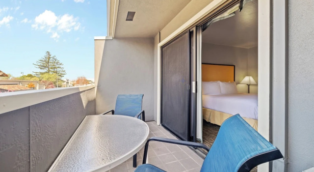Четырёхместный люкс Best Western Petaluma Inn