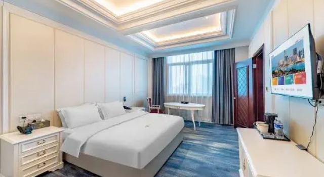 Люкс Deluxe Qinglan Hotel (Danjin Road Wanshan Park Branch, Danyang City)
