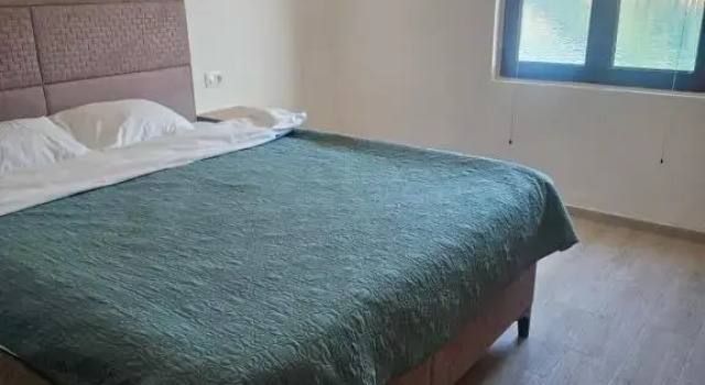 Apartmani Račeta, Book Hotel Hoteller i Kotor Riviera med parkering, Parkering