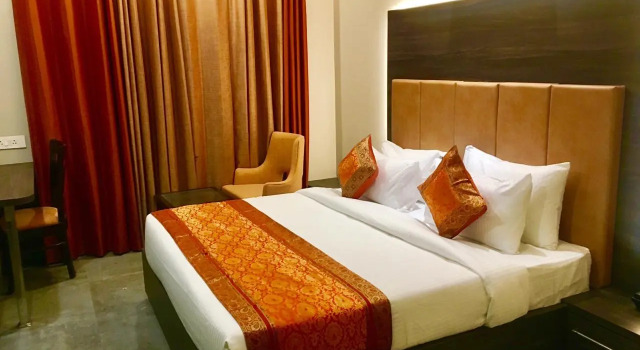 Hotel Abhinav International, Забронировать Отель Варанаси штат Уттар-Прадеш, рядом с Железнодорожный вокзал Варанаси-Джанкшен