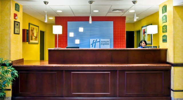 Holiday Inn Express Hotel & Suites Clewiston, Book Hotel Hoteller i Southwest Florida med parkering, Parkering