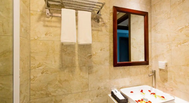 Двухместный номер Deluxe с балконом Bayya Hotel Phu Quoc