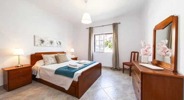 Студия W 03 - Bedroom 3 in Topside Luz Guesthouse