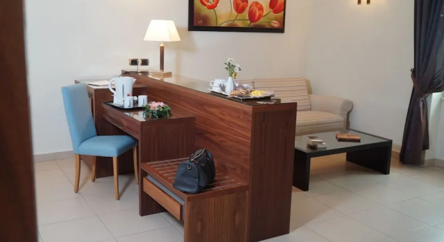 Полулюкс с балконом Suites & Residence Hotel