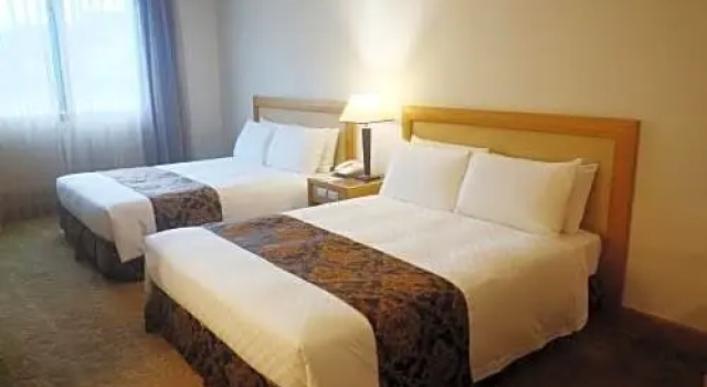 Четырёхместный номер Standard Golden China Hotel